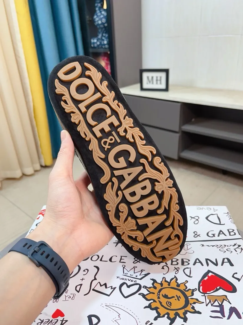 Men's shoes💰560🌹🌹"Dolce & Gabbana DG" original imported first-layer cowhide➕sheepskin lining, light on the foot, comfortable, versatile, original special outsole🔥favored by trendy men, welcome to compare quality🔥exquisite luxury, super A level! Compared with the genuine product at the counter, the version is no worse at all! Code number 38-44